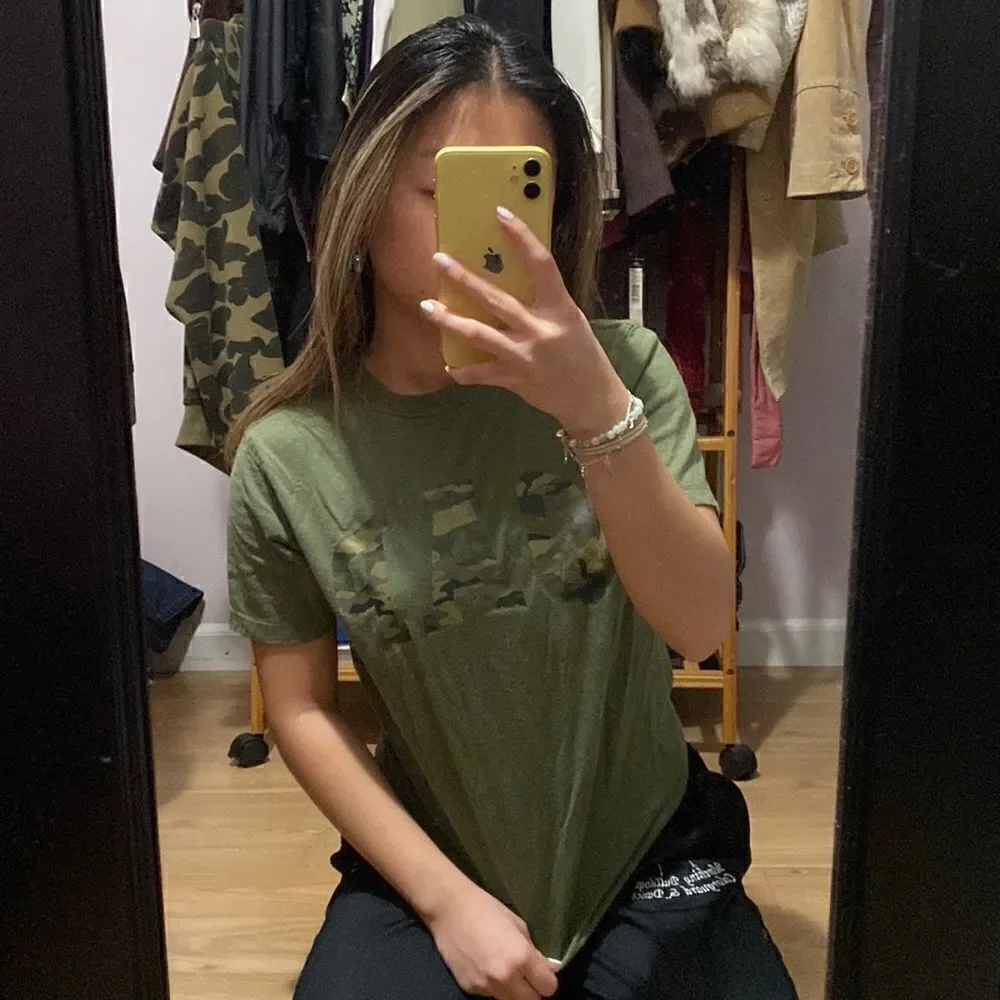 ‎green camo gap t-shirt size youth large